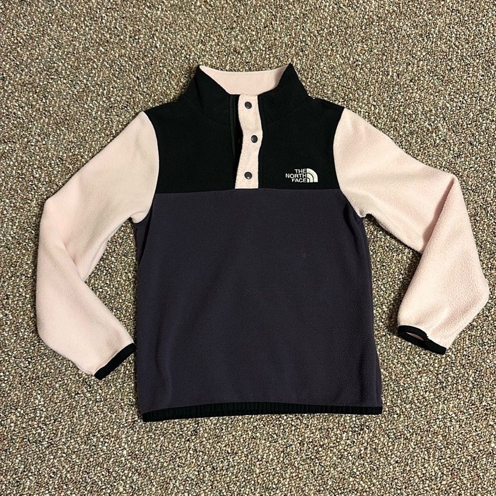 North Face GIRLS fleece 1/4 snap sweatshirt. SIZE XS/6